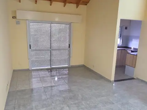 Alquiler depto 2 amb con patio y balcón