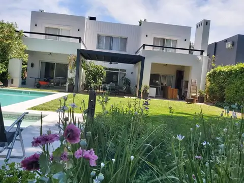 Casa en alquiler temporada 4 dormitorios en Santa Bárbara 28 dic al 14 febrero 2026