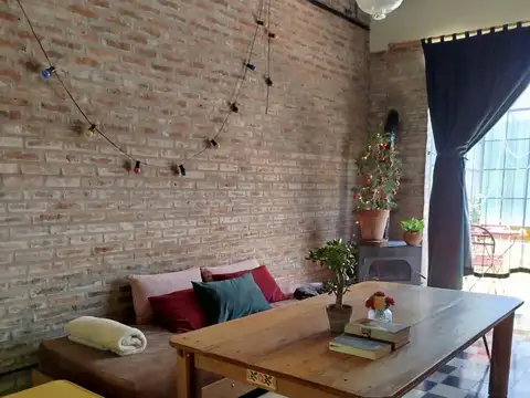Casa 4 ambientes con 2 baños