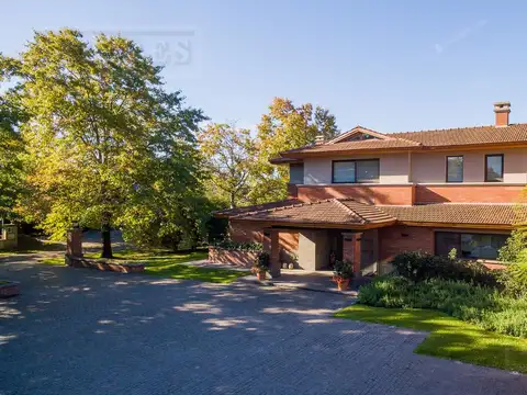 Casa en Venta con 2 cocheras