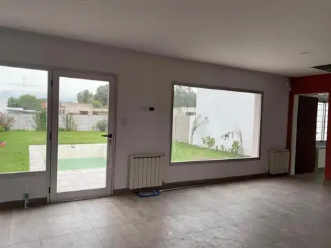 Casa 5 ambientes con 2 baños