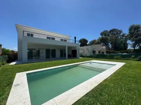 Casa 5 ambientes con 3 baños