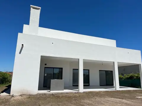 Casa 5 ambientes con 2 baños
