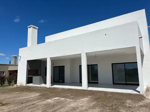 Casa en Venta con 4 cocheras