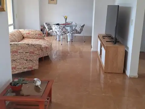 Casa 6 ambientes con 2 baños