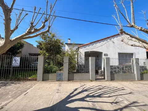 CASA DE 3 AMBIENTES MAS LOCAL COMERCIAL, CASTELLI
