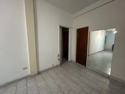 Casa 6 ambientes con 2 baños