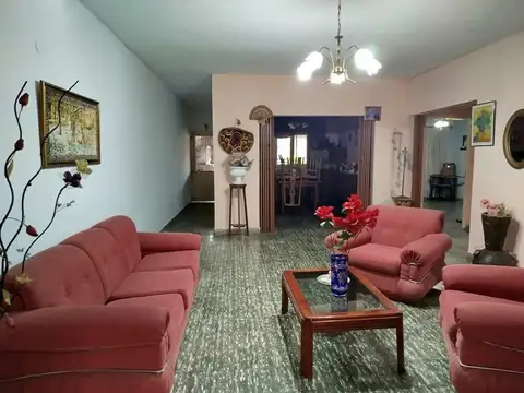 Casa 4 ambientes con 1 baño