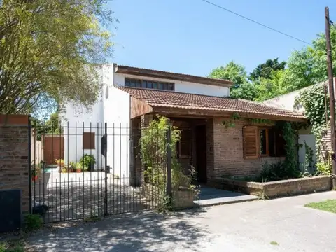 Casa en VENTA en City Bell 3 dormitorios