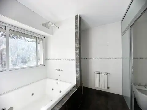 Casa en Venta, Abasto, Rosario, 3 dormitorios, patio y pileta !