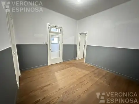 Casa en PH en venta  Moron. Zona comercial cuatro ambientes