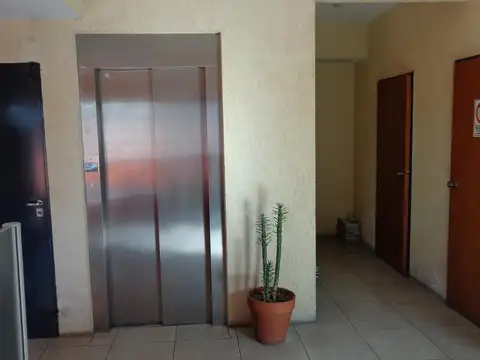 Oficina en Venta con 7 cocheras