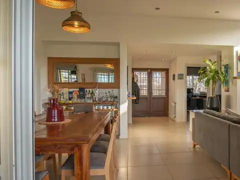 Casa 5 ambientes con 2 baños