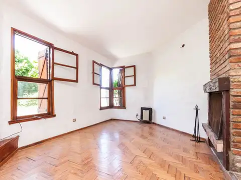 Casa de 5 ambientes en venta en Turdera con Jardín