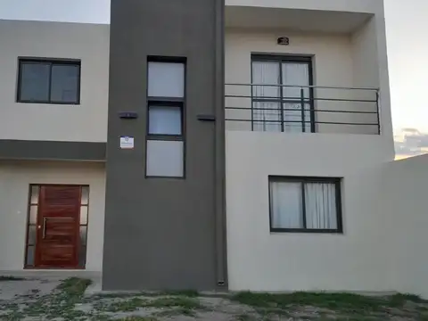 Exc Casa 4 dor vta gge/pileta/qcho Vía Aurelia