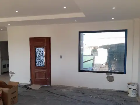 Casa 5 ambientes con 4 baños