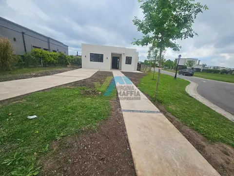 Casa  en Venta en Santa Lucia, Pilar del Este, Pilar