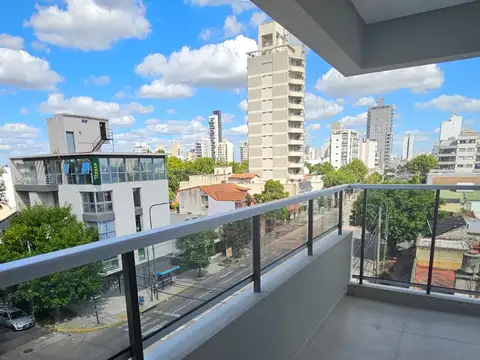 EXCELENTES Y MUY LUMINOSOS PISOS DE 3 AMBIENTES 76m2 cubiertos y 7.70m2 semicubiertos