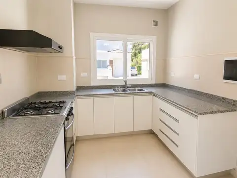 Casa en Alquiler en Complejo Liquidambar, USD 1.000