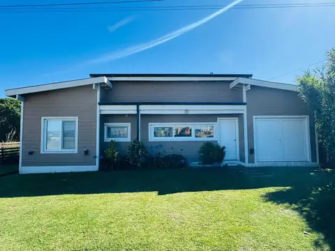 Casa en Mar de Cobo de cuatro ambientes con parque