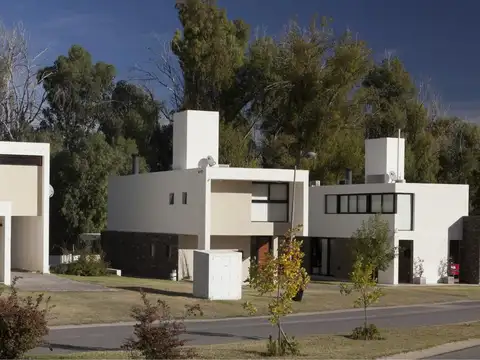 Las Chacras, Juana Koslay, B° Solares del Golf