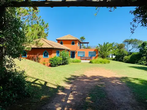Casa 5 ambientes con 3 baños