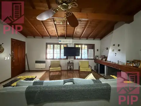 Casa 5 ambientes con 2 baños
