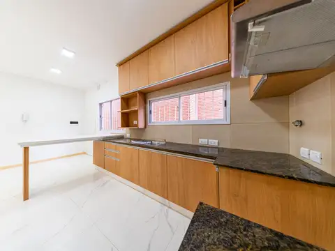Casa 5 ambientes con 3 baños