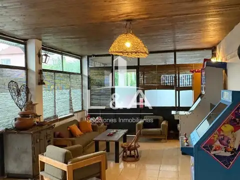 Casa en Venta con 4 cocheras