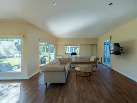 Casa 4 ambientes con 4 baños