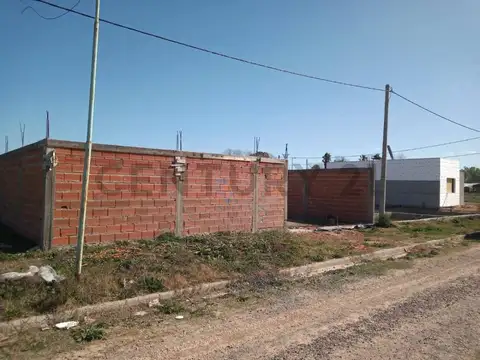 Lote con construcción en venta