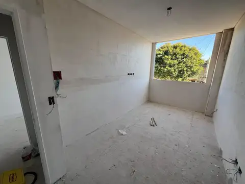 DÚPLEX de CUATRO AMBIENTES de POZO en V. BALLESTER