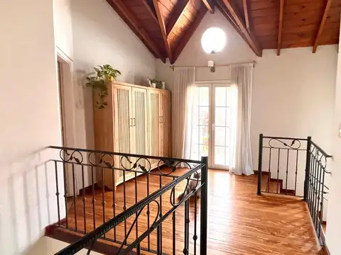 Casa 7 ambientes con 4 baños