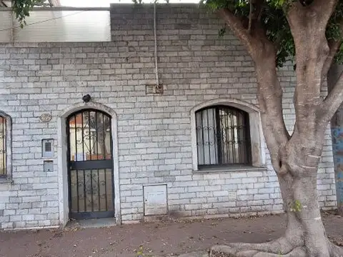 CASA 1 DORMITORIO  BARRIO SARMIENTO