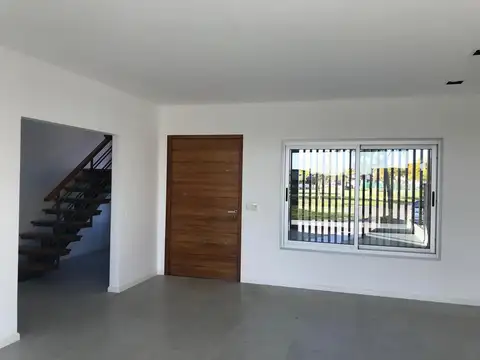 Casa en Alquiler en Puertos - Barrio Vistas, USD 1.800