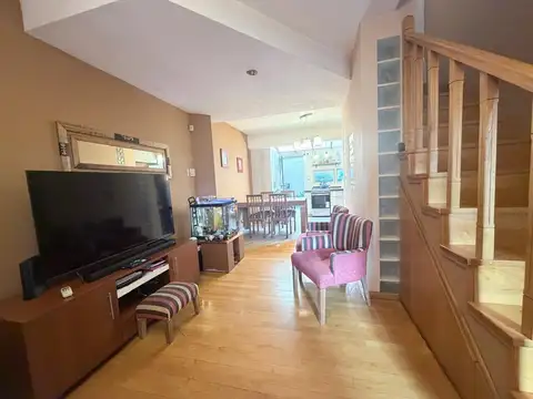Depto Tipo Casa en Venta en Versalles, USD 175.000