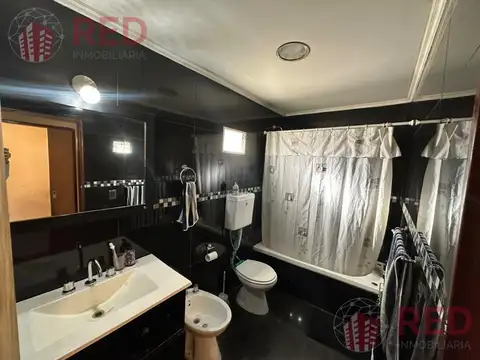 Casa 6 ambientes con 2 baños