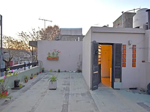 Casa 6 ambientes con 2 baños
