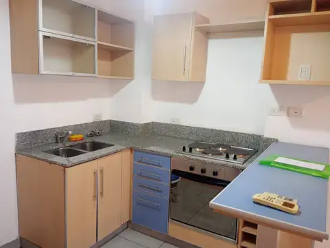 EXCELENTE 2 AMBIENTES EN ALQUILER EN CABALLITO CON BALCÓN AL FRENTE