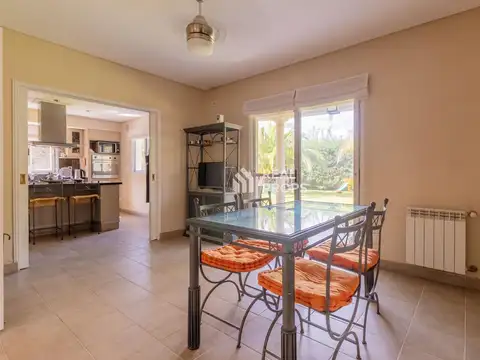 Casa 7 ambientes con 5 baños