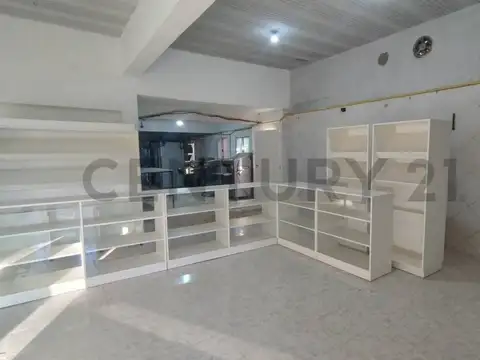 Local en venta con panadería, fondo de comercio y departamentos en Florencio Varela