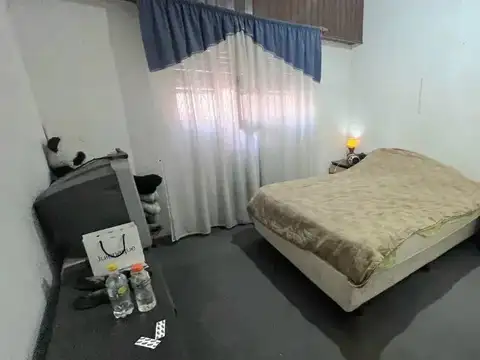 VENTA, CHALET DE 4 AMBIENTES CON GARAGE MULTIPLE, APTO CREDITO,  CASEROS