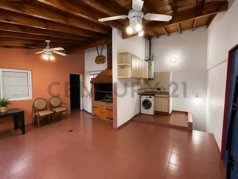 Venta PH 4 Ambientes con dependencia- Quincho, Terraza y Parrilla. Sin expensas-entrada independient