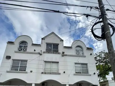 Venta Triplex 4 ambientes con cochera en Olivos
