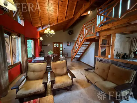 Casa 8 ambientes con 3 baños
