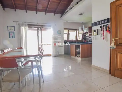 Casa en Venta con 3 cocheras