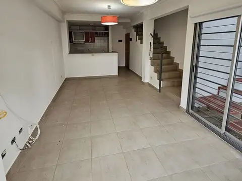 General César Díaz 5300, Piso 1