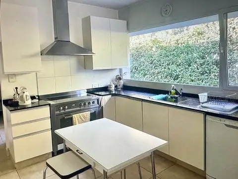 Casa 6 ambientes con 4 baños