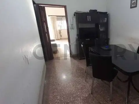 Departamento 6 ambientes con 2 baños