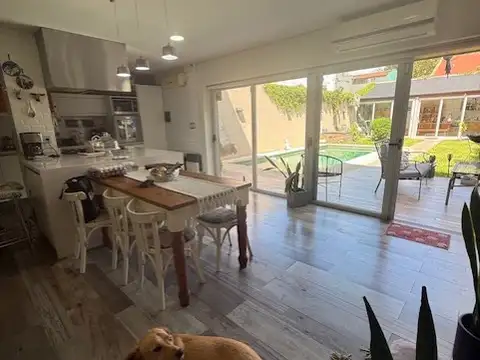 Casa en Venta con 3 cocheras